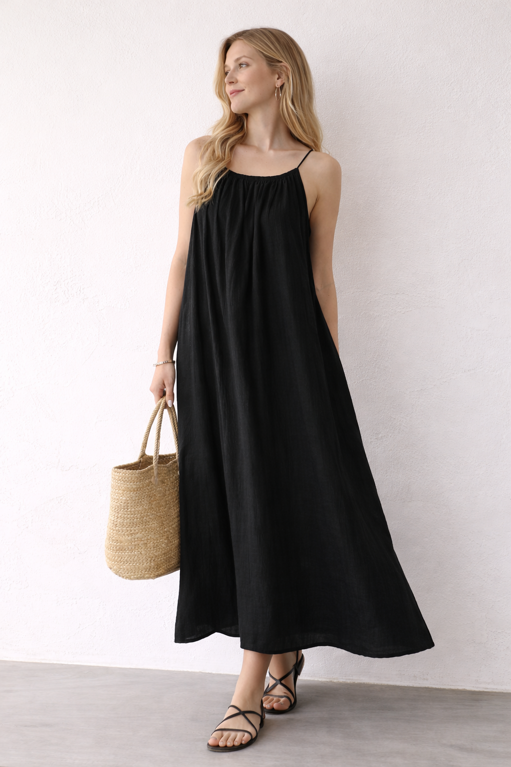 Robe longue fluide, tissu léger effet lin.