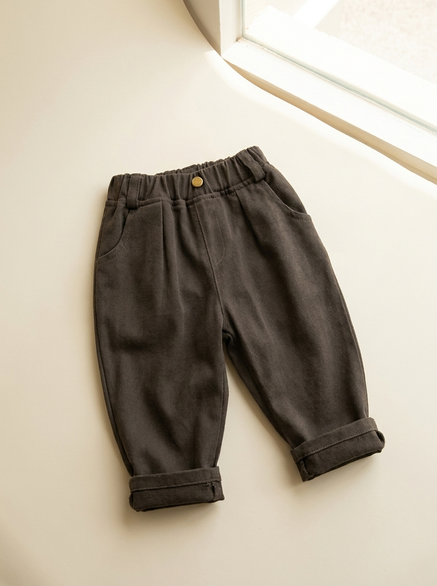 Pantalon droit enfant, détail