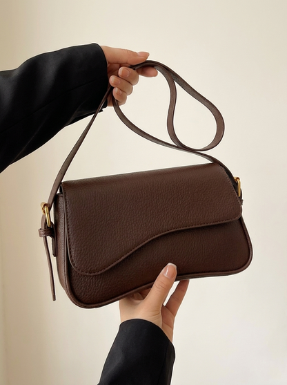Sac à rabat cuir PU motif lychee, vue principale sur fond ivoire